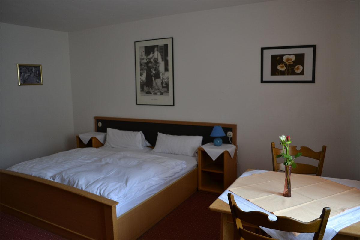 Hotel Zum Taunus Eppstein ภายนอก รูปภาพ