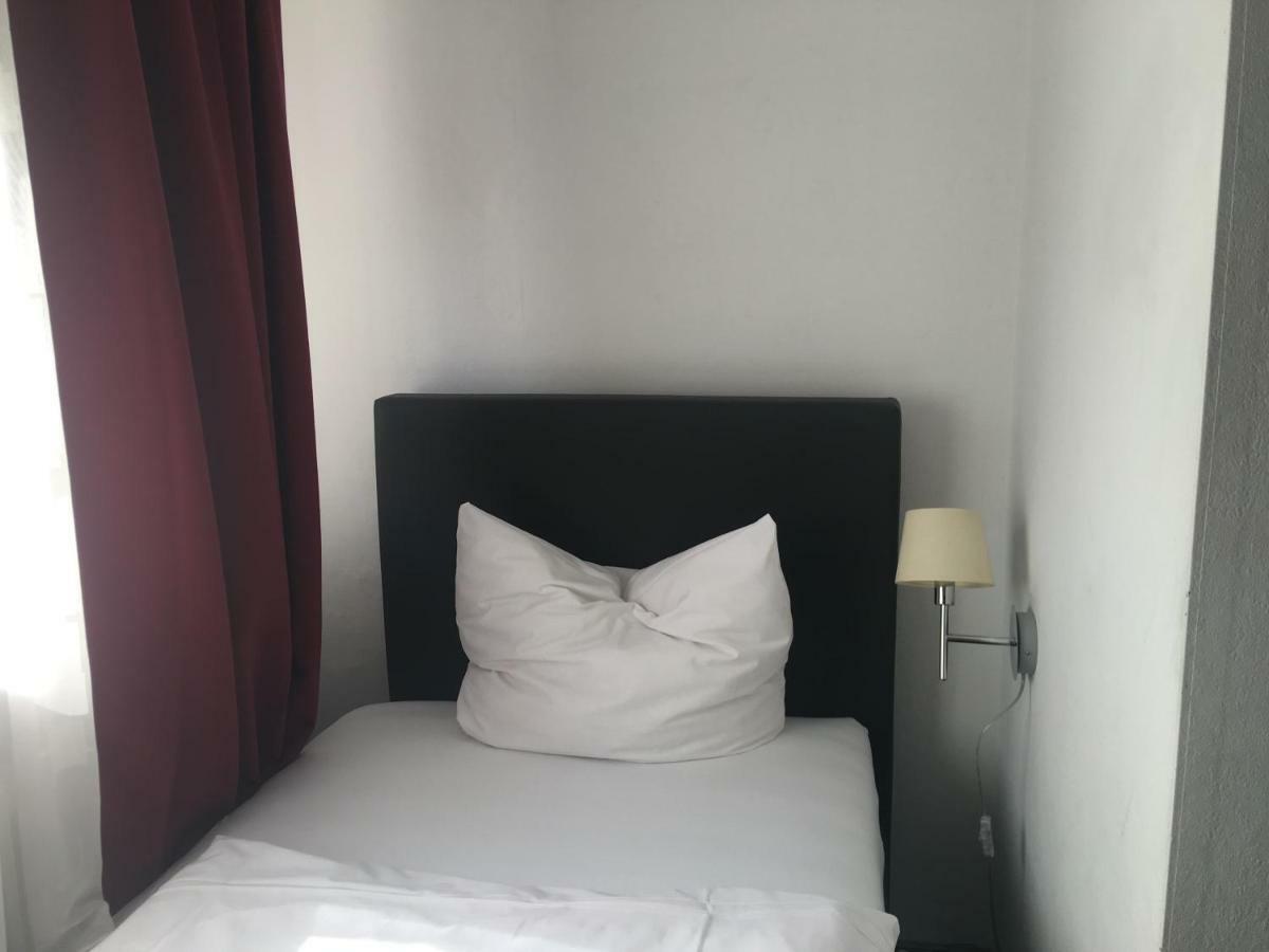 Hotel Zum Taunus Eppstein ภายนอก รูปภาพ